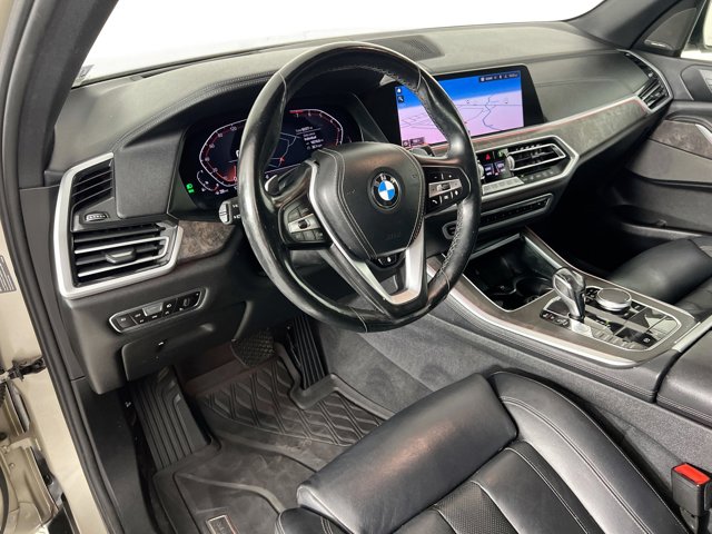 Vehicle image 16 of 60