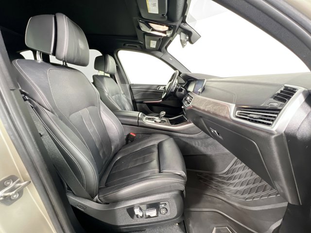 Vehicle image 40 of 60