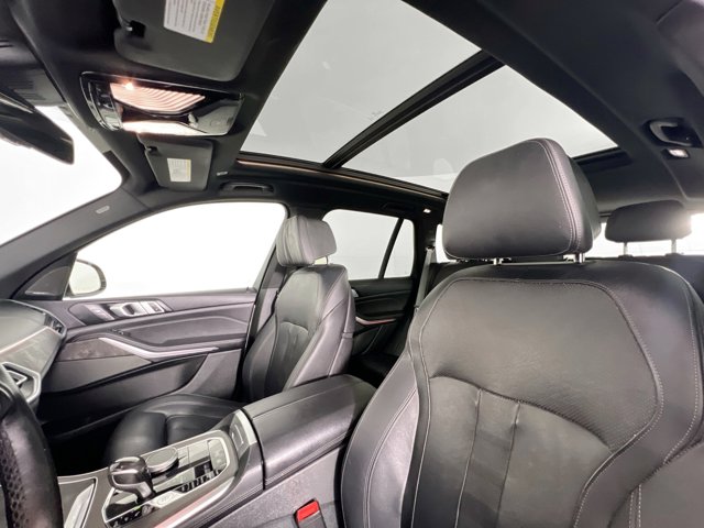Vehicle image 18 of 60
