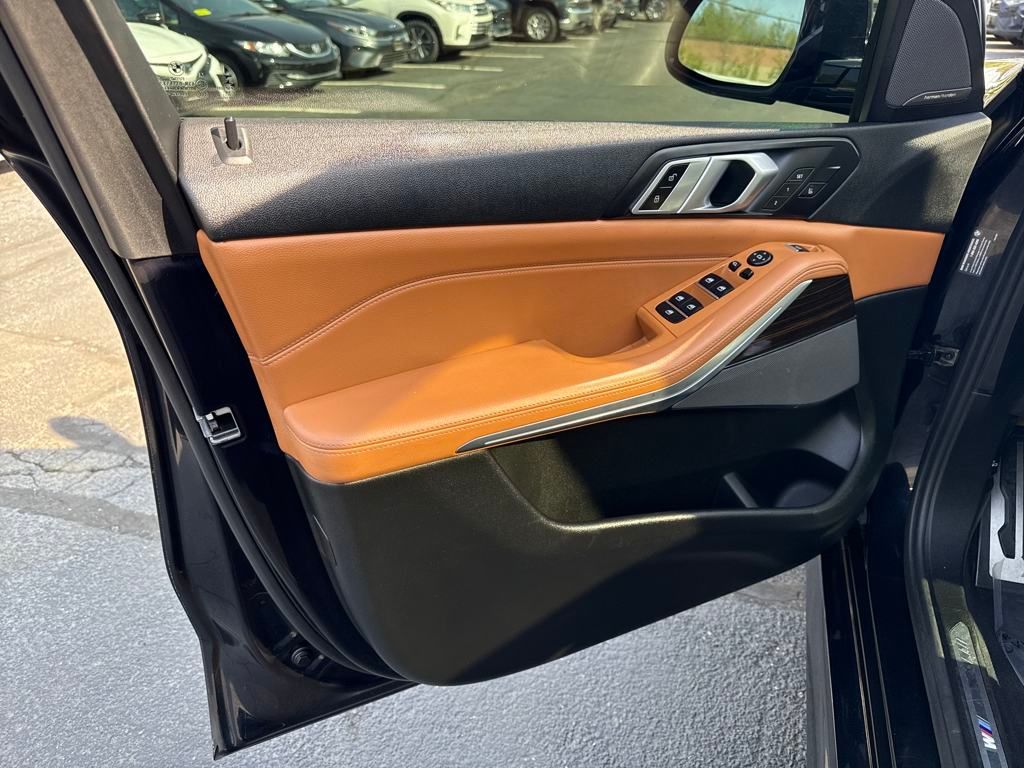 Vehicle image 14 of 29