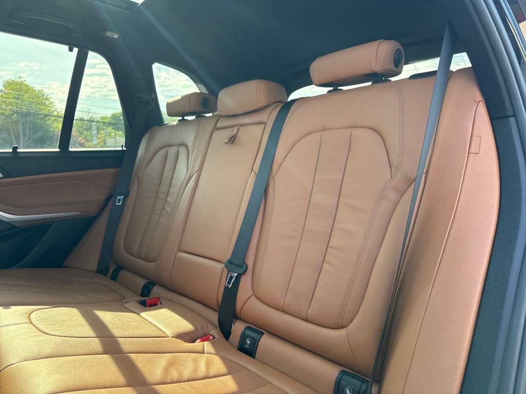 Vehicle image 16 of 29