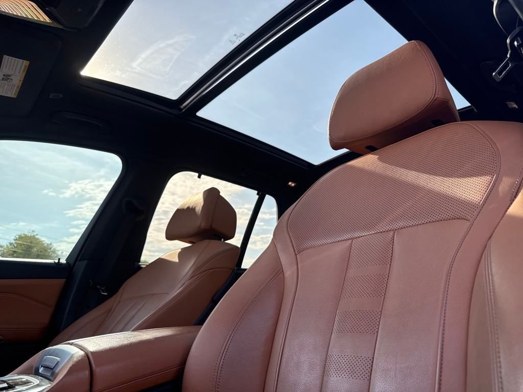 Vehicle image 23 of 29