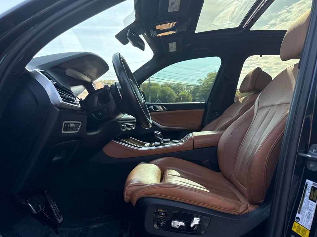 Vehicle image 21 of 29