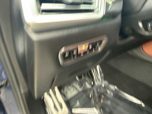 Vehicle image 27 of 36