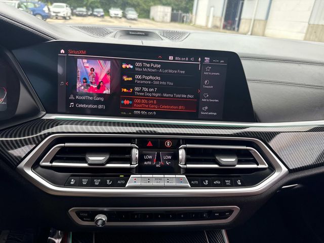 Vehicle image 22 of 36