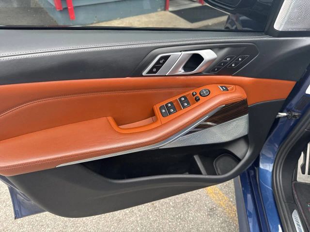 Vehicle image 19 of 25