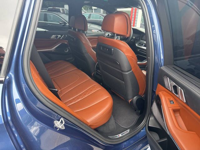 Vehicle image 10 of 25