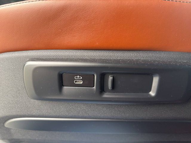 Vehicle image 23 of 25