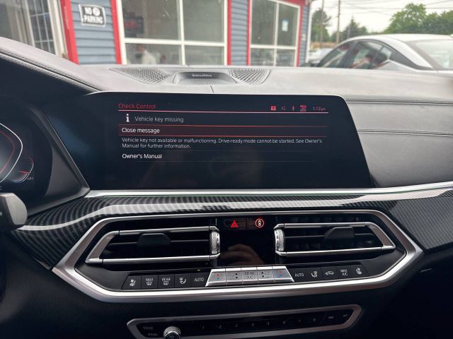 Vehicle image 17 of 25