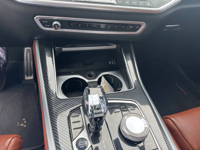 Vehicle image 18 of 25