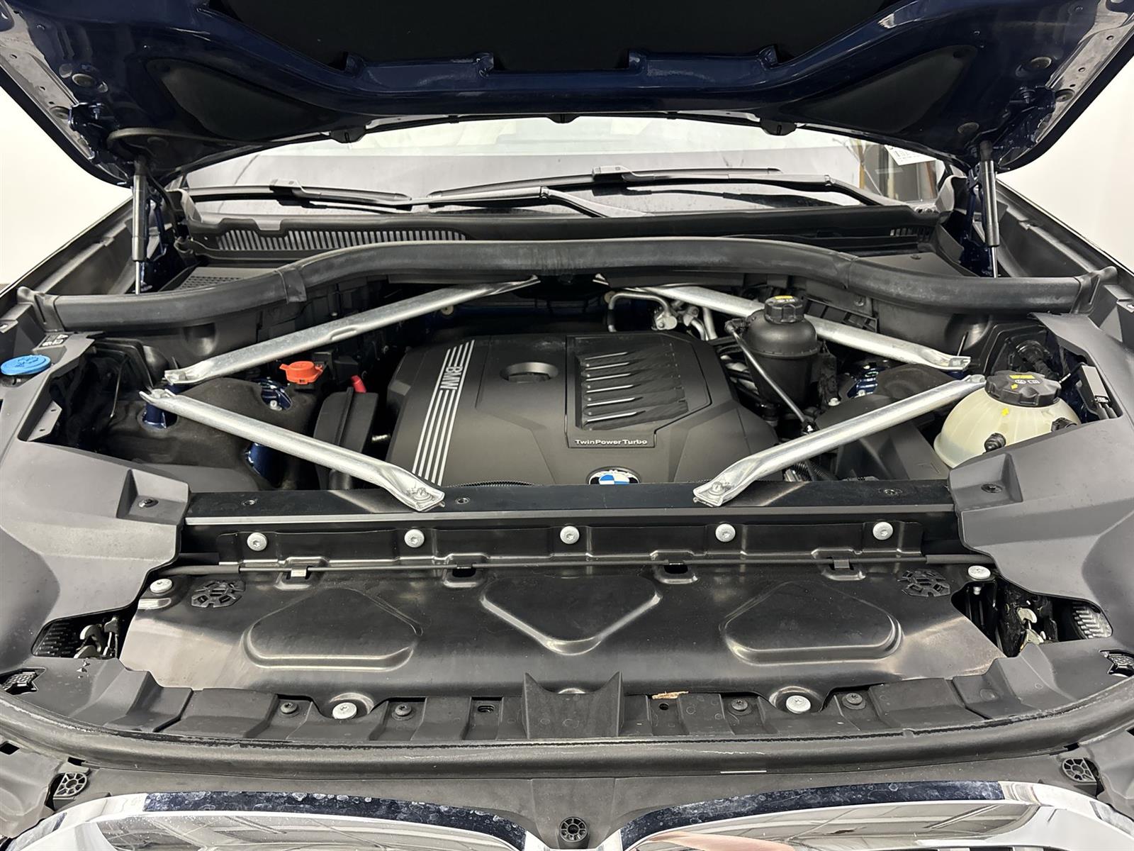 Vehicle image 17 of 31