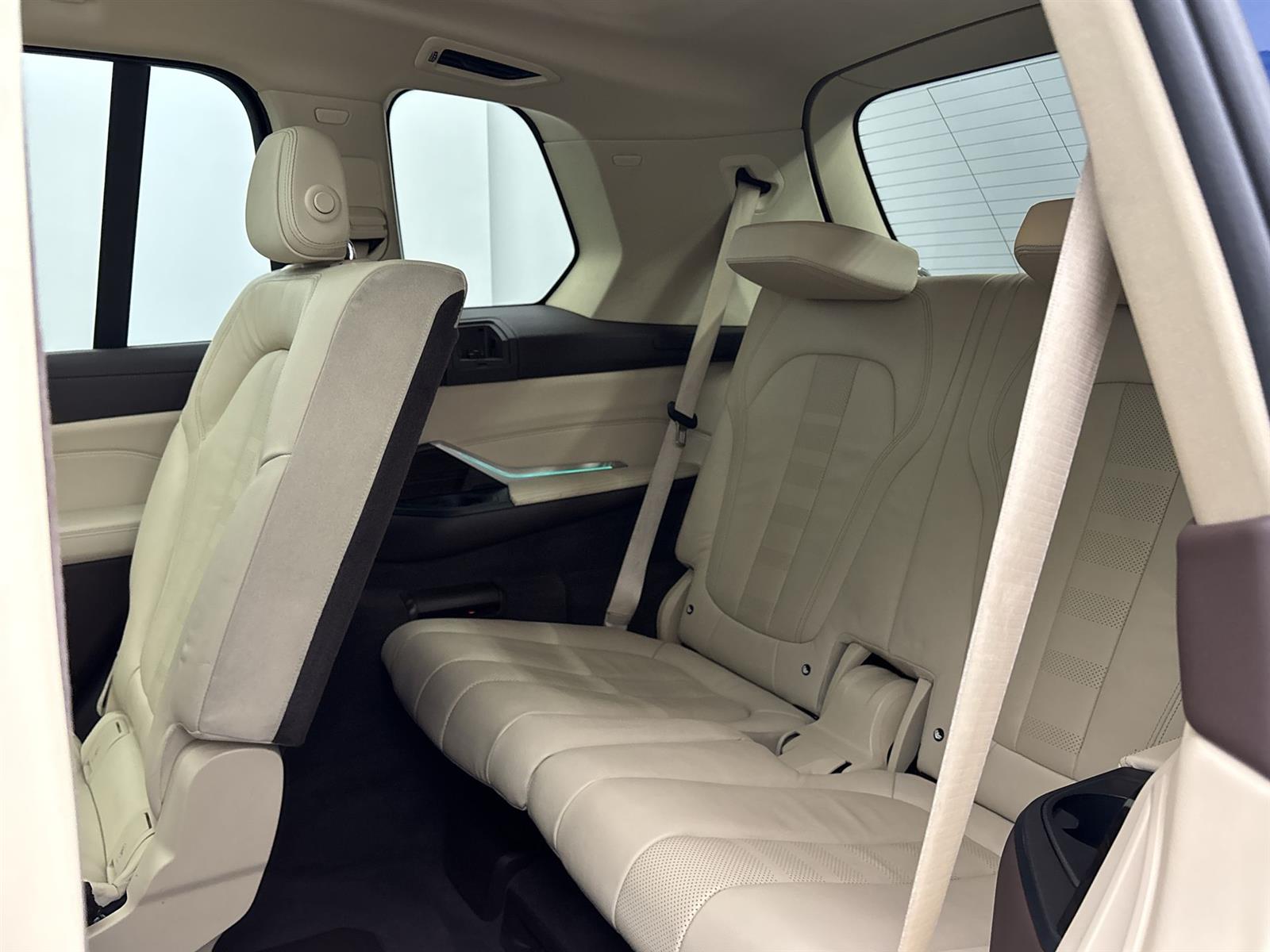 Vehicle image 22 of 31