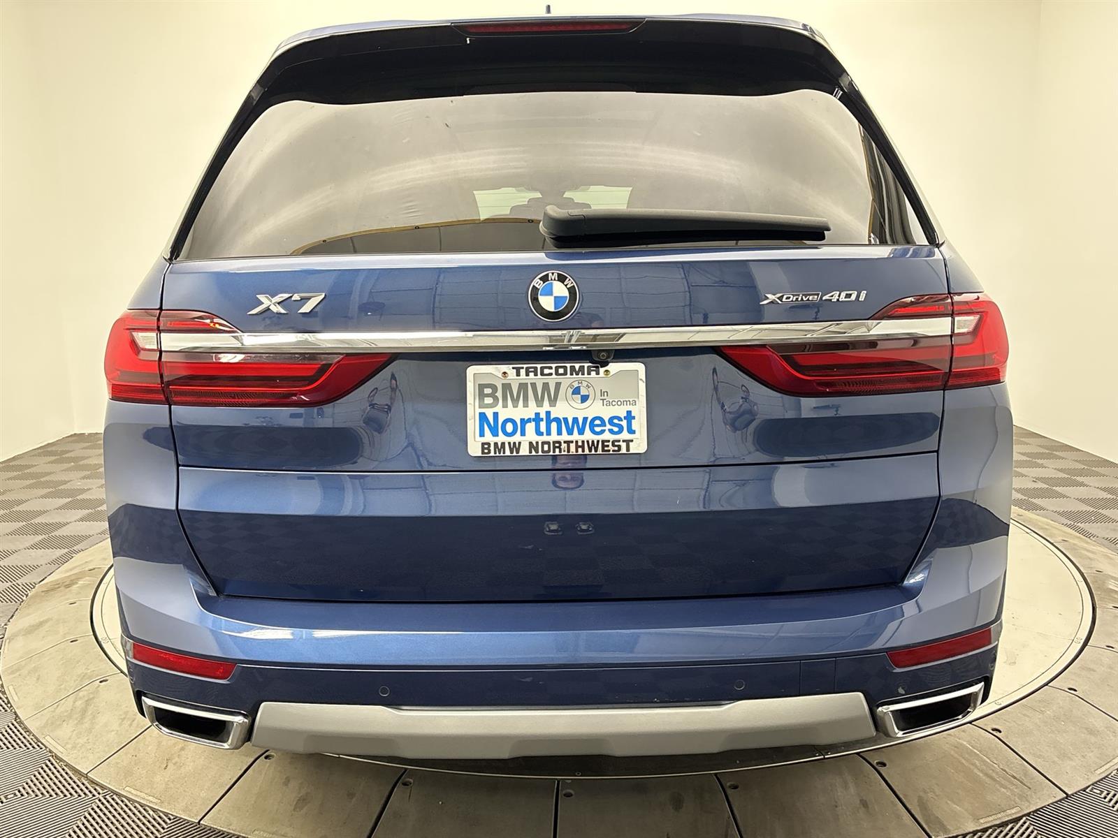 Vehicle image 21 of 31