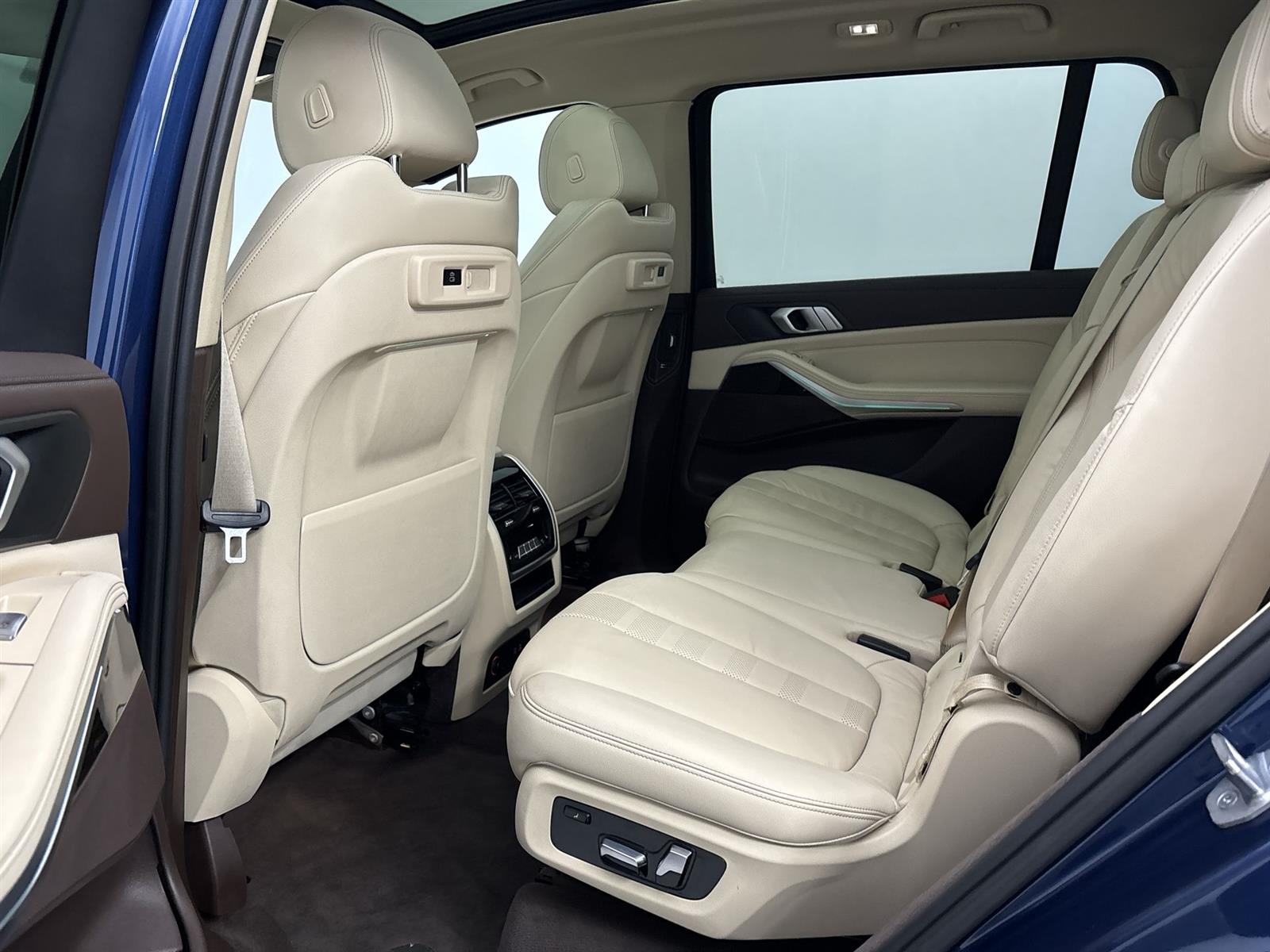 Vehicle image 23 of 31