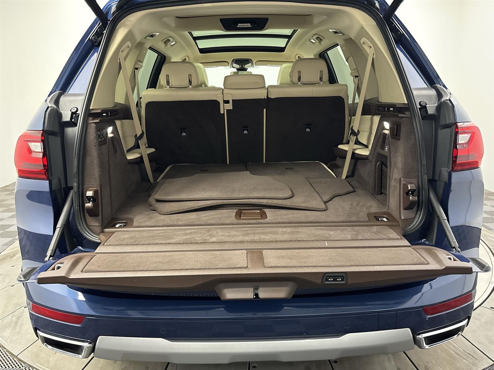 Vehicle image 19 of 31