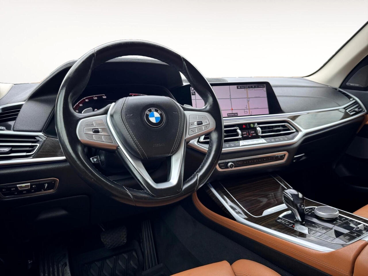Vehicle image 21 of 31