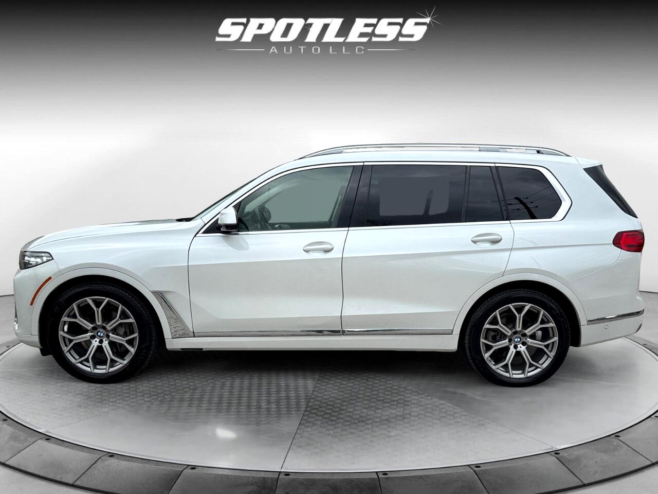 Vehicle image 10 of 31