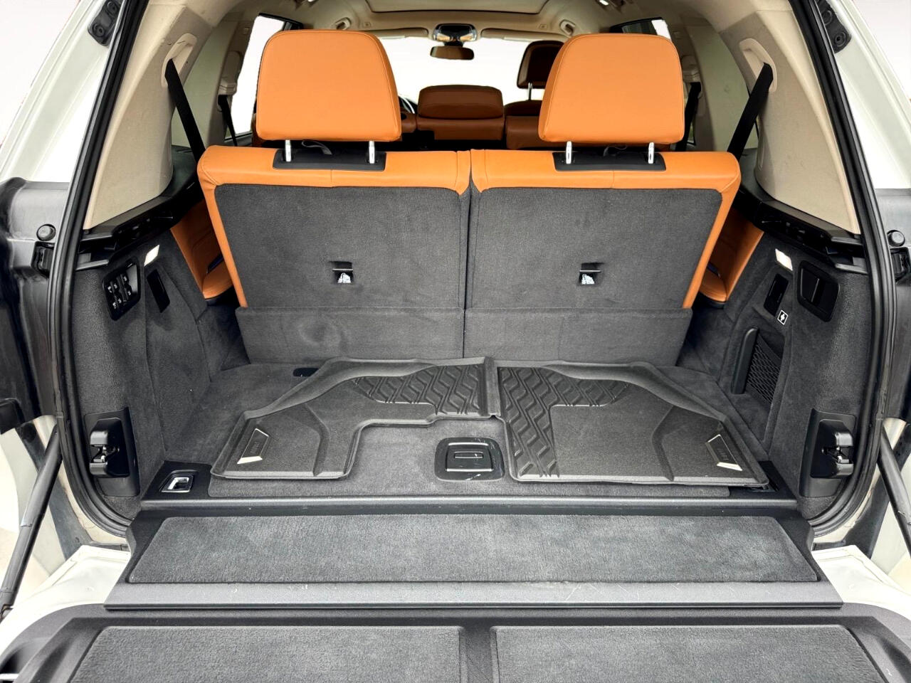 Vehicle image 14 of 31