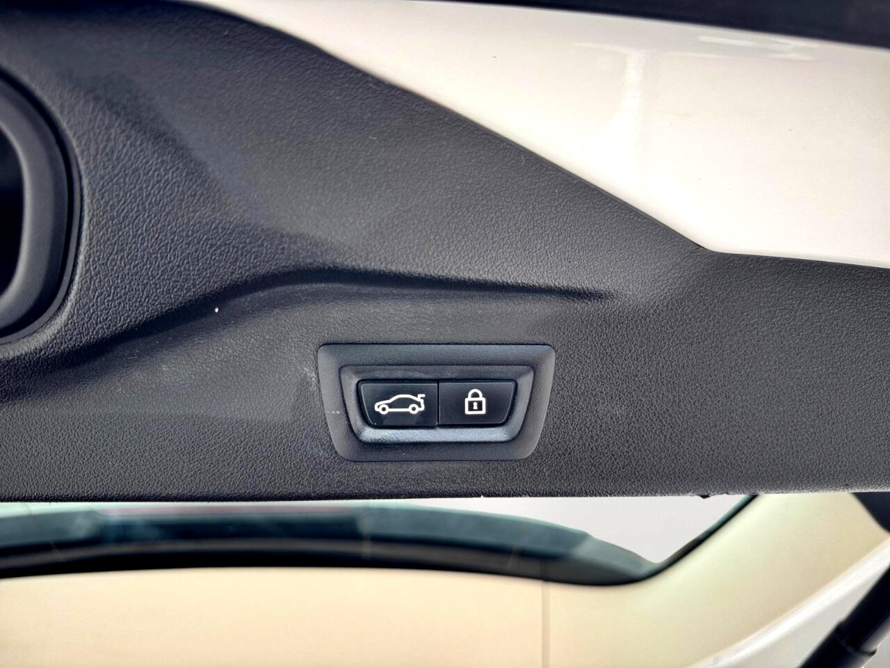 Vehicle image 29 of 31
