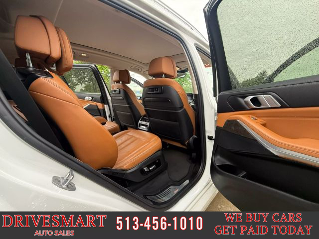 Vehicle image 11 of 19
