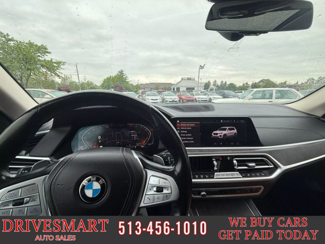 Vehicle image 17 of 19