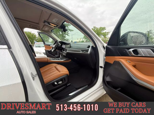 Vehicle image 13 of 19