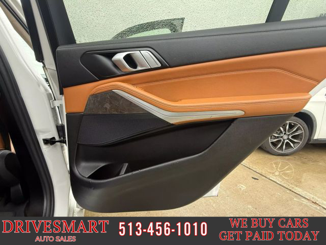 Vehicle image 12 of 19