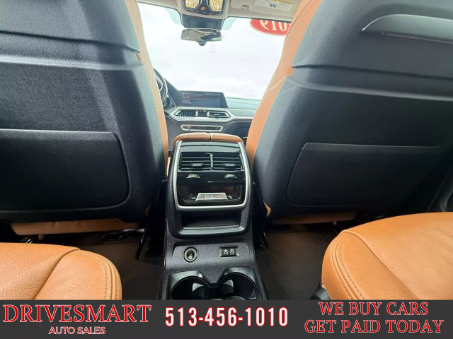 Vehicle image 15 of 19