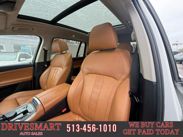 Vehicle image 16 of 19