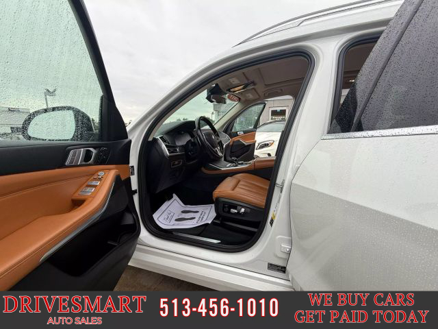 Vehicle image 8 of 19