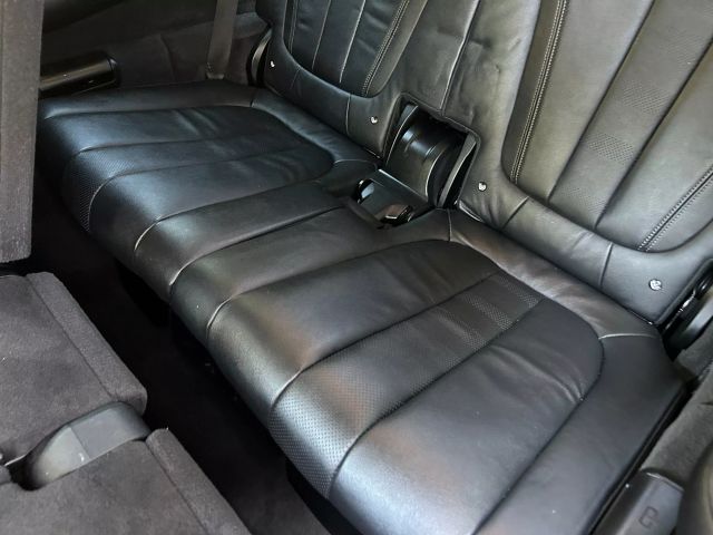 Vehicle image 33 of 76