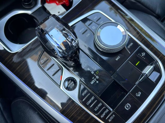 Vehicle image 68 of 76