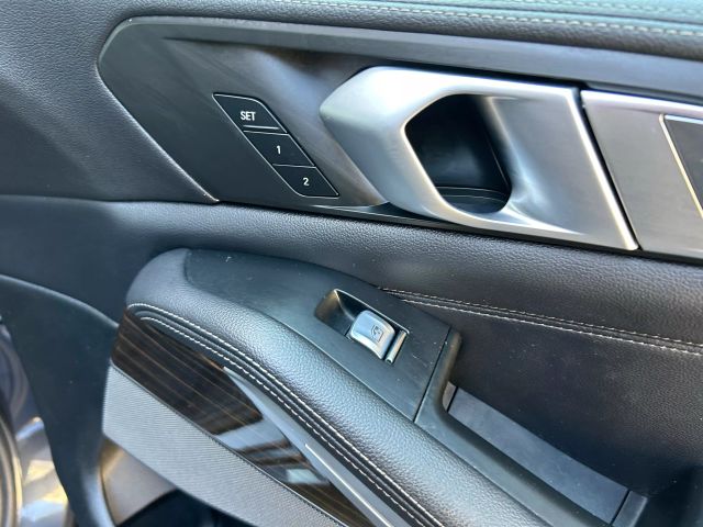 Vehicle image 58 of 76