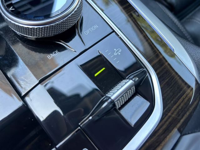 Vehicle image 72 of 76