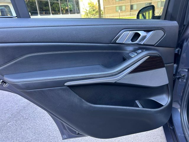 Vehicle image 23 of 76