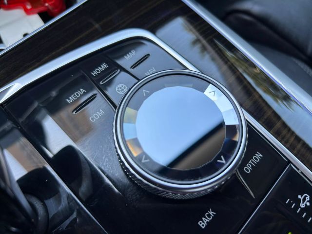 Vehicle image 71 of 76