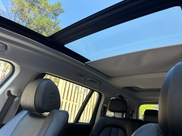 Vehicle image 74 of 76