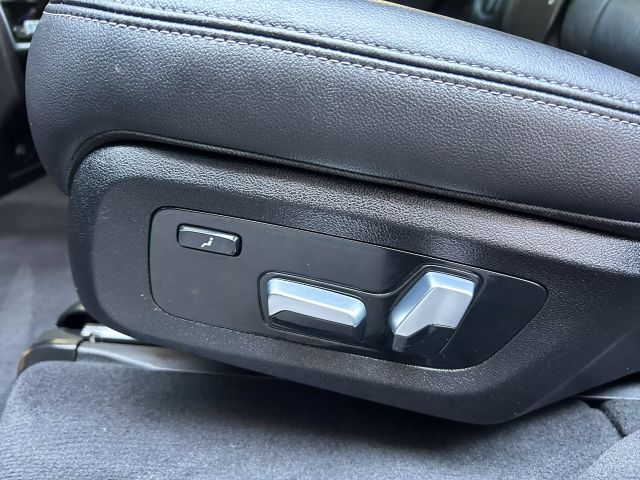 Vehicle image 25 of 76