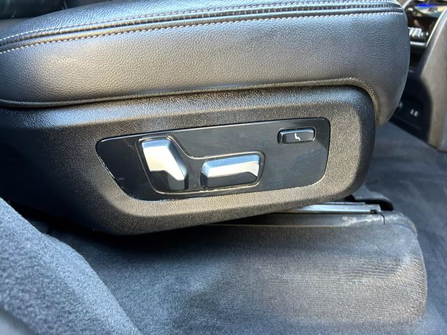 Vehicle image 43 of 76
