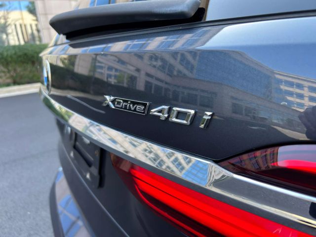 Vehicle image 8 of 76