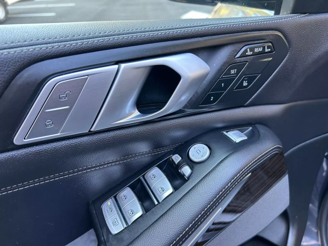 Vehicle image 20 of 76
