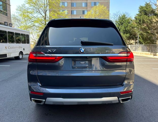 Vehicle image 4 of 76