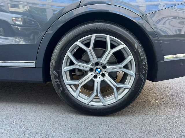 Vehicle image 14 of 76