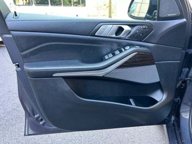 Vehicle image 19 of 76