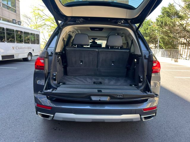 Vehicle image 10 of 76