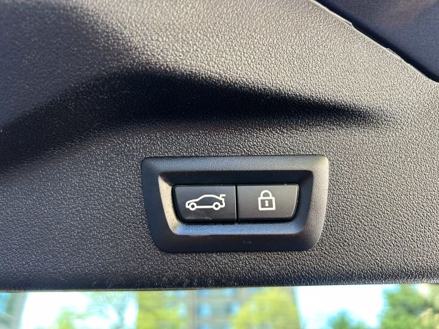 Vehicle image 12 of 76
