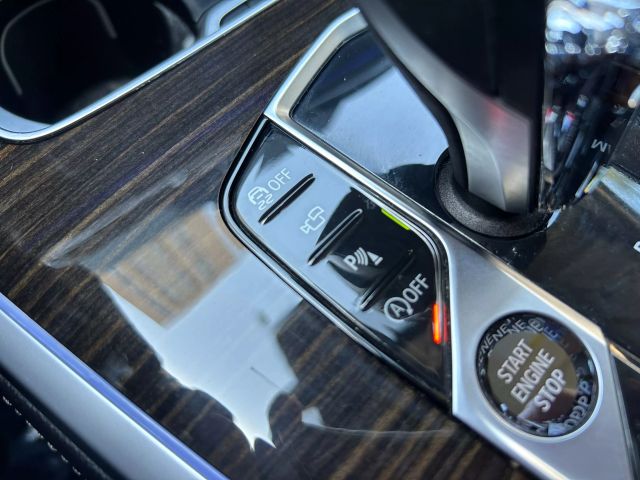 Vehicle image 70 of 76