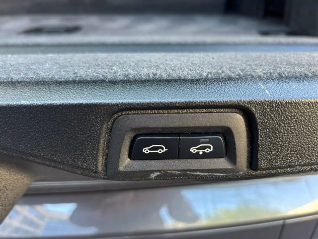 Vehicle image 11 of 76