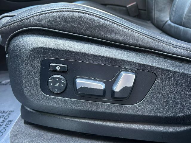 Vehicle image 22 of 76