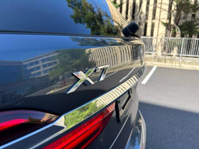 Vehicle image 9 of 76